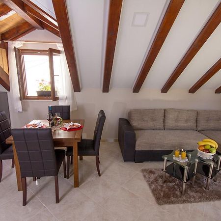 Apartment Niko Kastel Stari Kaštela Værelse billede