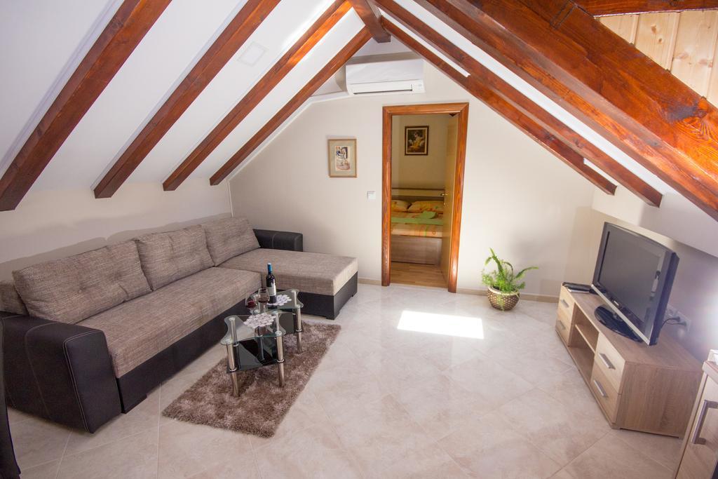 Apartment Niko Kastel Stari Kaštela Værelse billede